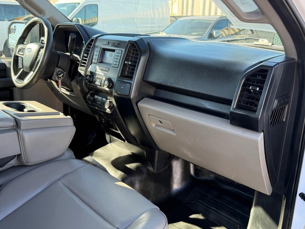Ford F-150 Vehicle Full-screen Gallery Image 20