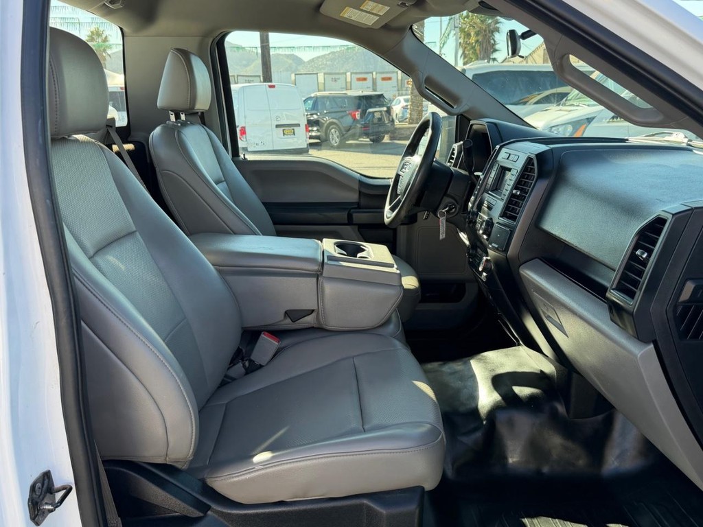 Ford F-150 Vehicle Full-screen Gallery Image 21