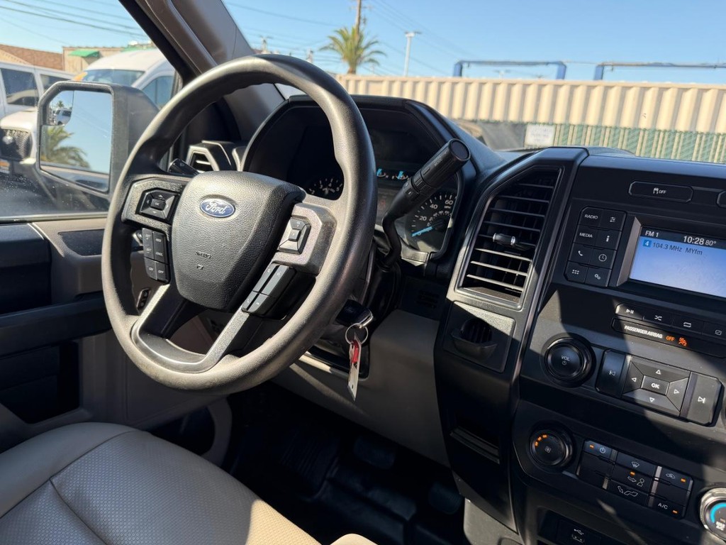 Ford F-150 Vehicle Full-screen Gallery Image 23