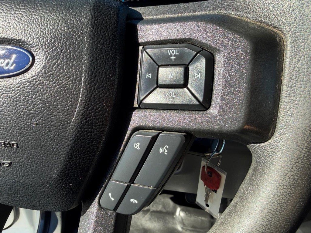 Ford F-150 Vehicle Full-screen Gallery Image 27