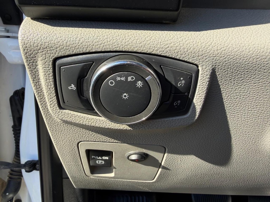 Ford F-150 Vehicle Full-screen Gallery Image 30