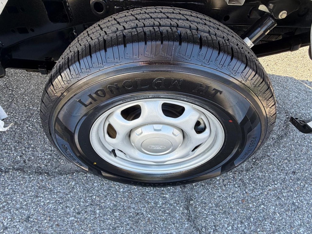 Ford F-150 Vehicle Full-screen Gallery Image 37