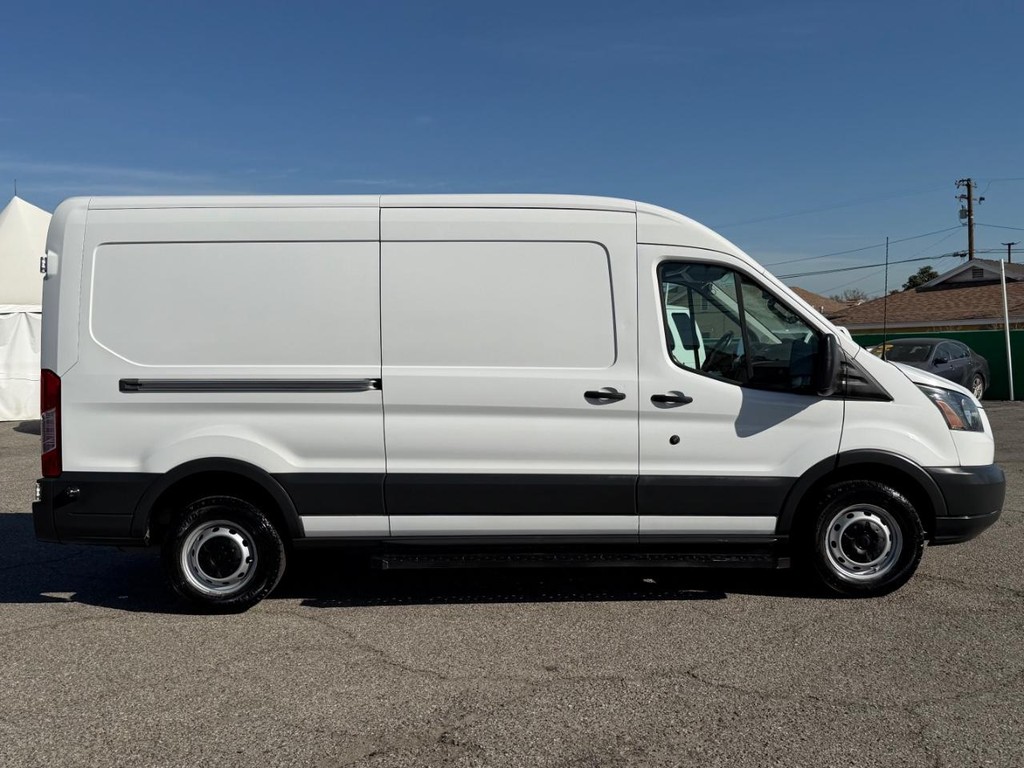 Ford Transit 350 Vehicle Full-screen Gallery Image 06