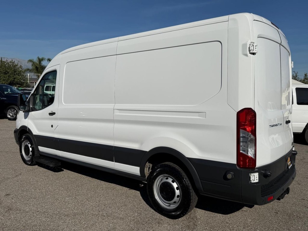Ford Transit 350 Vehicle Full-screen Gallery Image 10