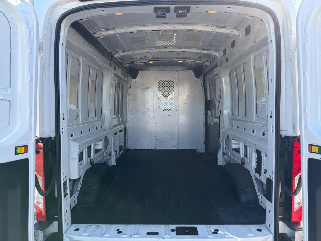 Ford Transit 350 Vehicle Full-screen Gallery Image 16