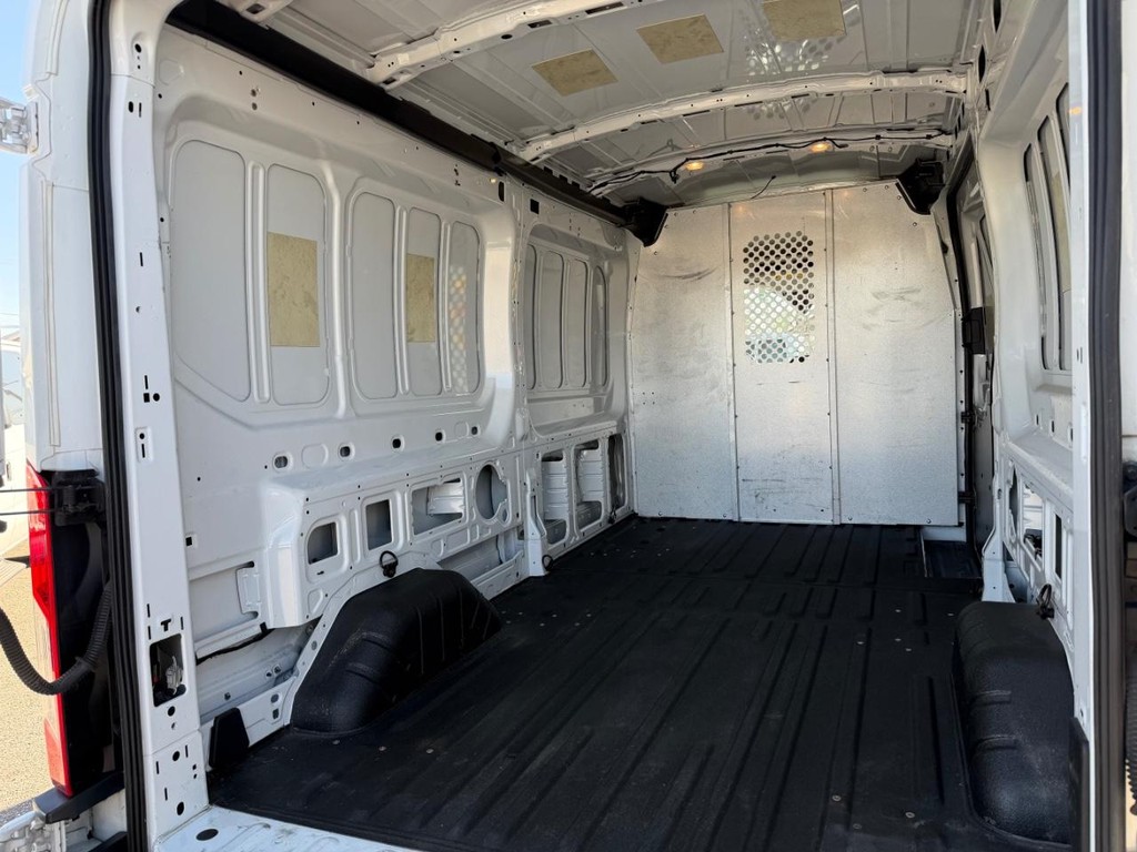 Ford Transit 350 Vehicle Full-screen Gallery Image 17