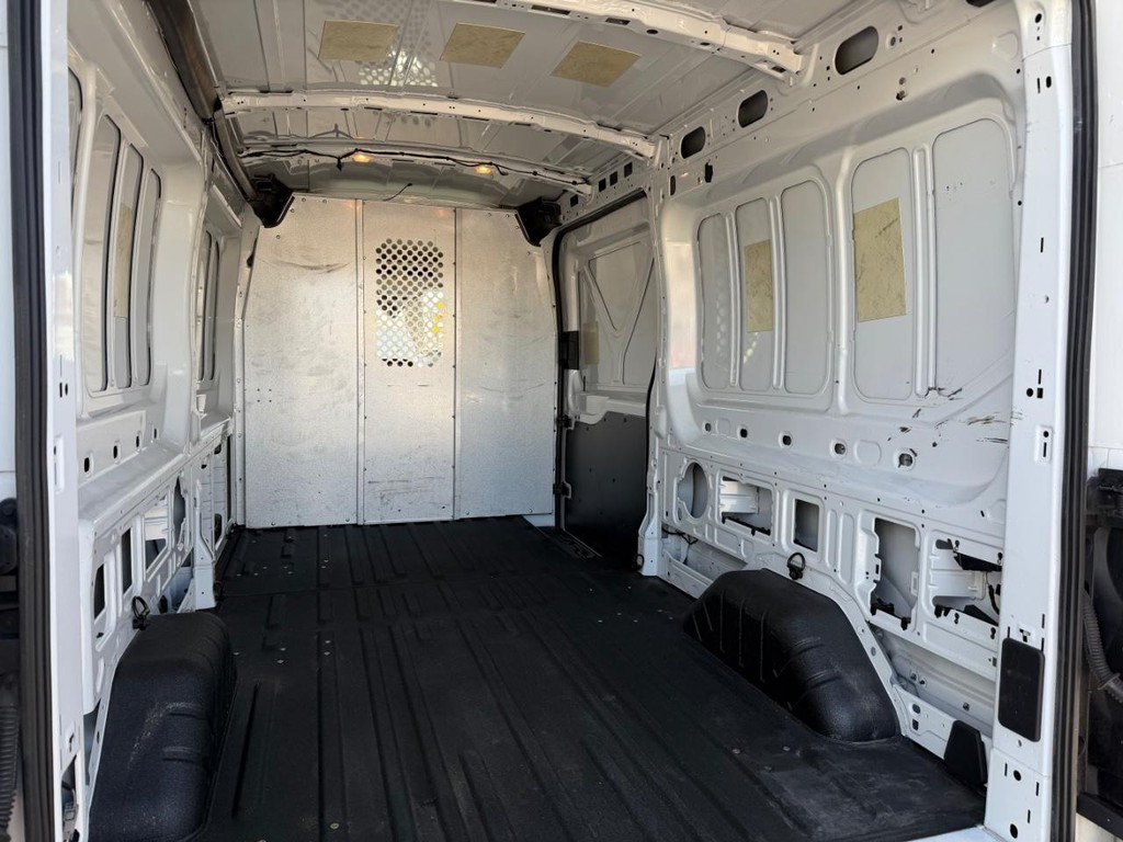 Ford Transit 350 Vehicle Full-screen Gallery Image 18
