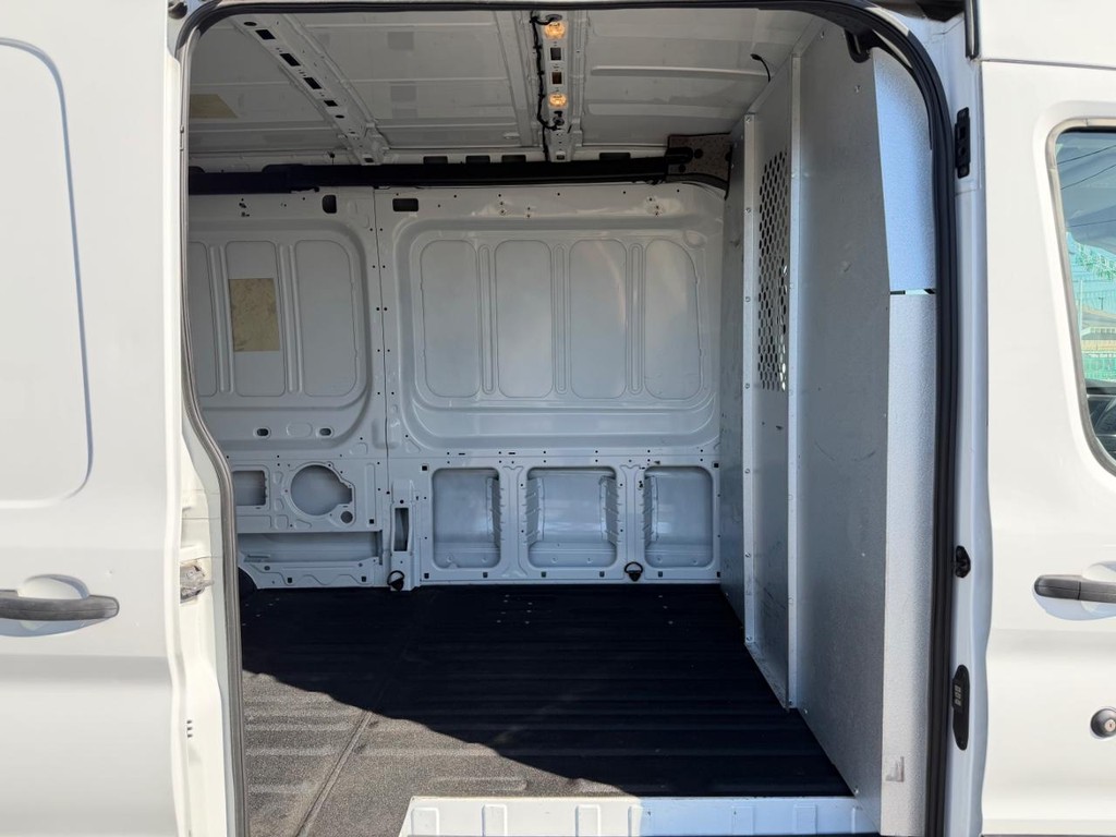 Ford Transit 350 Vehicle Full-screen Gallery Image 19