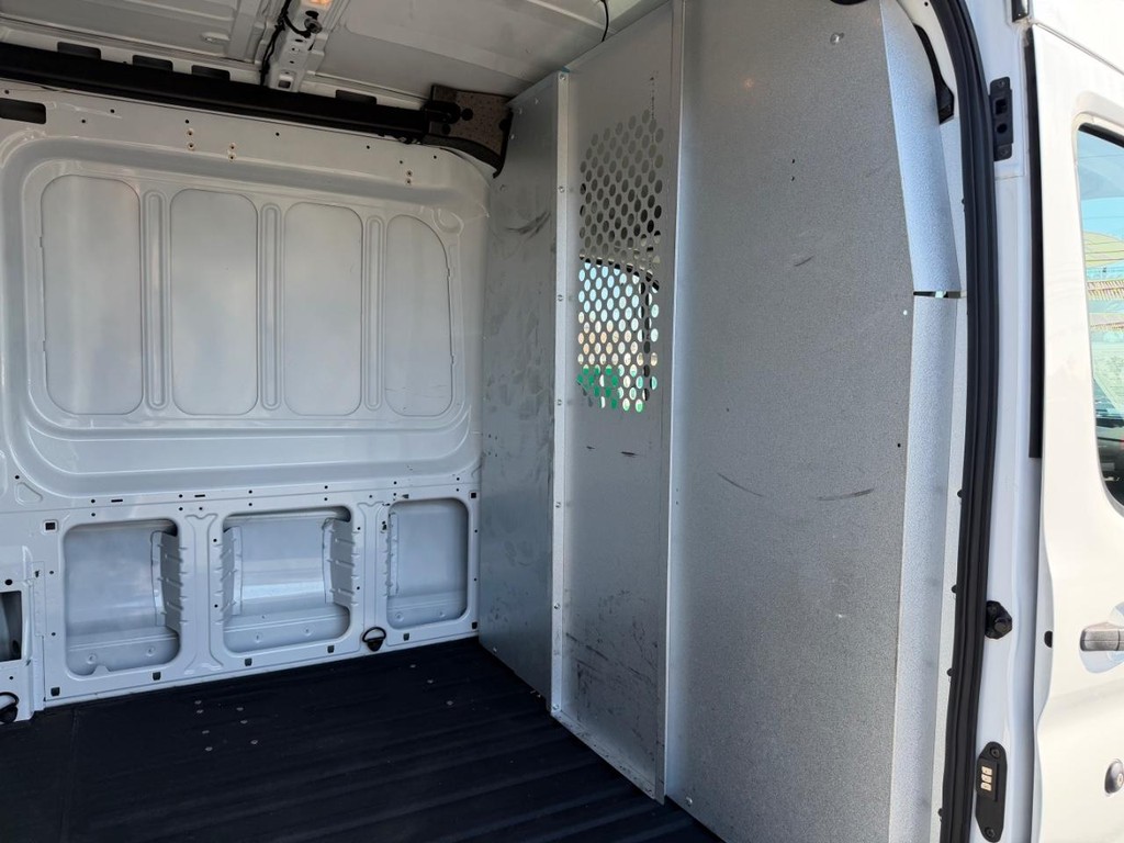 Ford Transit 350 Vehicle Full-screen Gallery Image 20