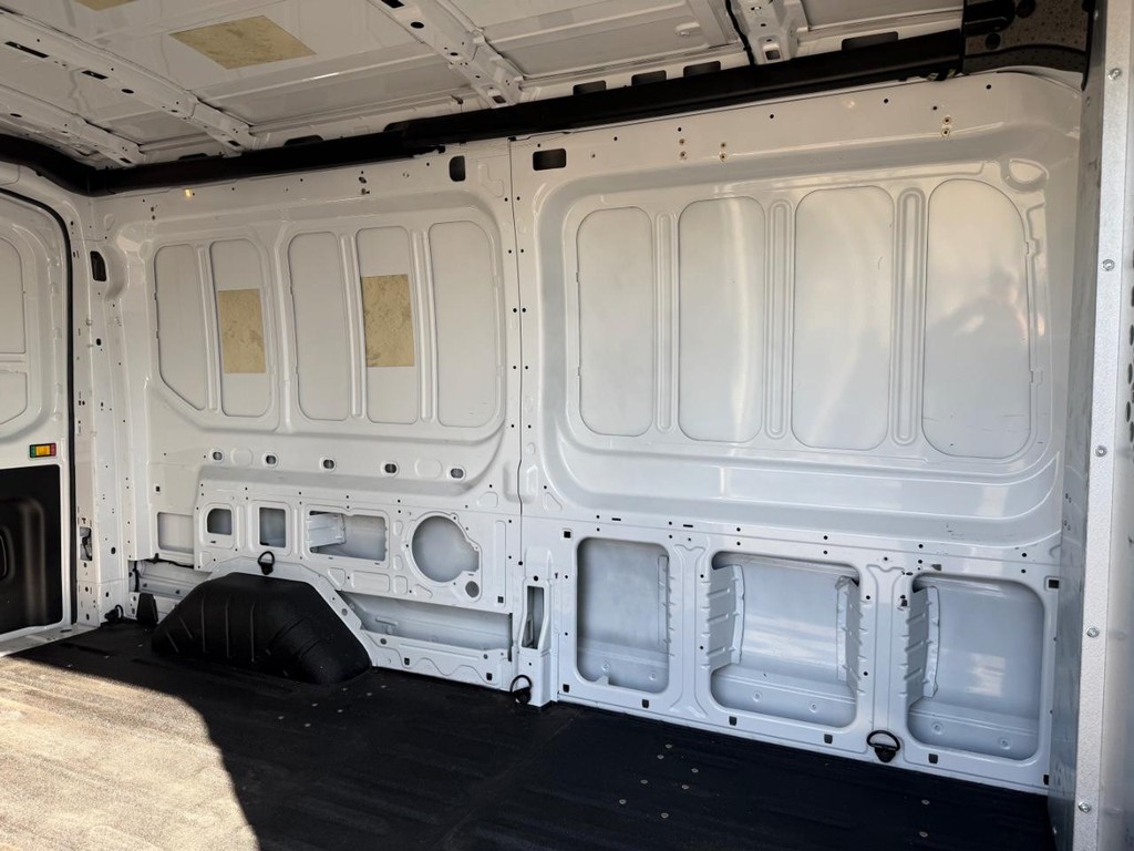 Ford Transit 350 Vehicle Full-screen Gallery Image 21