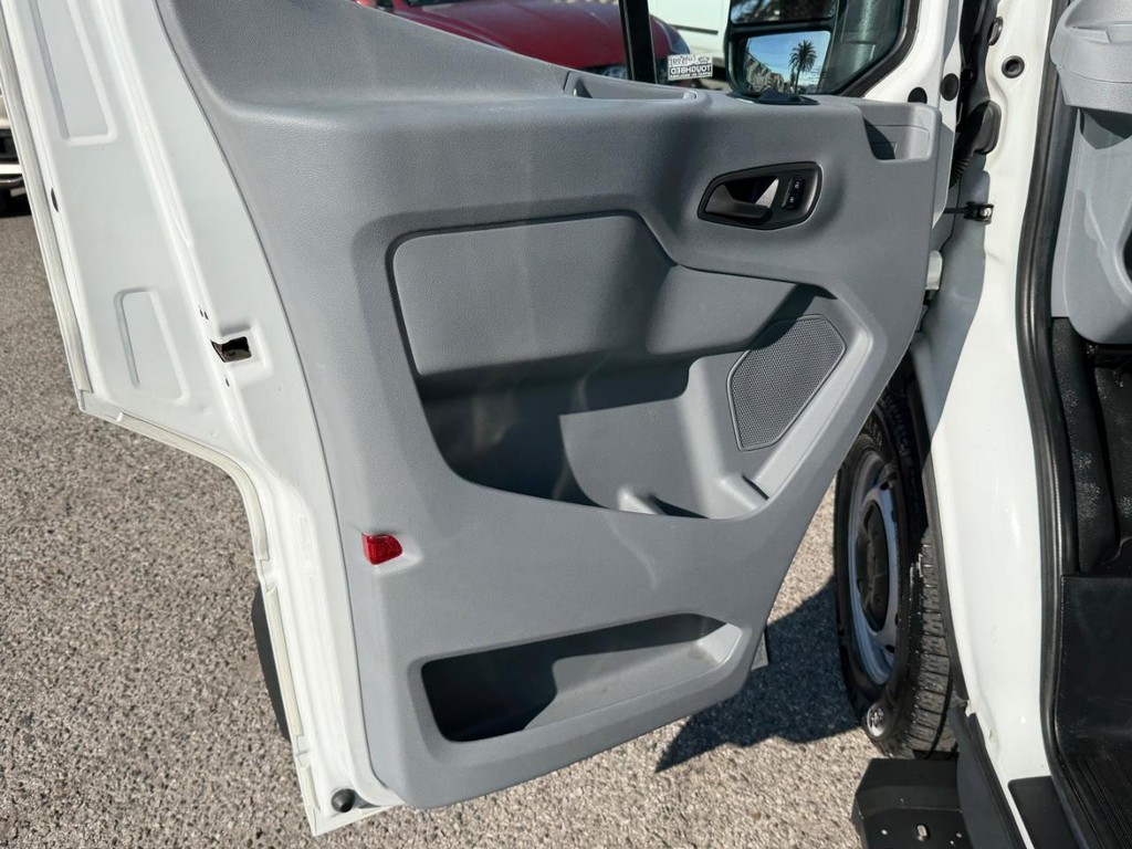 Ford Transit 350 Vehicle Full-screen Gallery Image 22