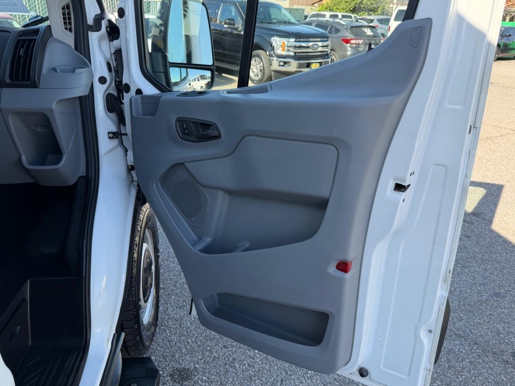 Ford Transit 350 Vehicle Full-screen Gallery Image 26