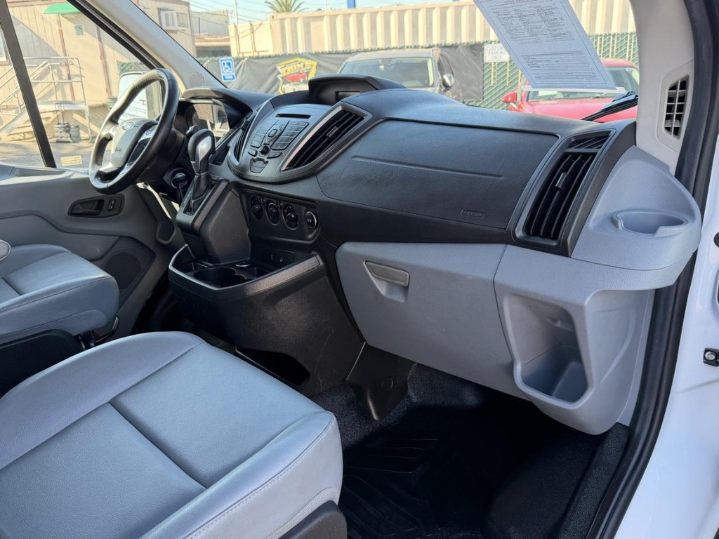 Ford Transit 350 Vehicle Full-screen Gallery Image 27