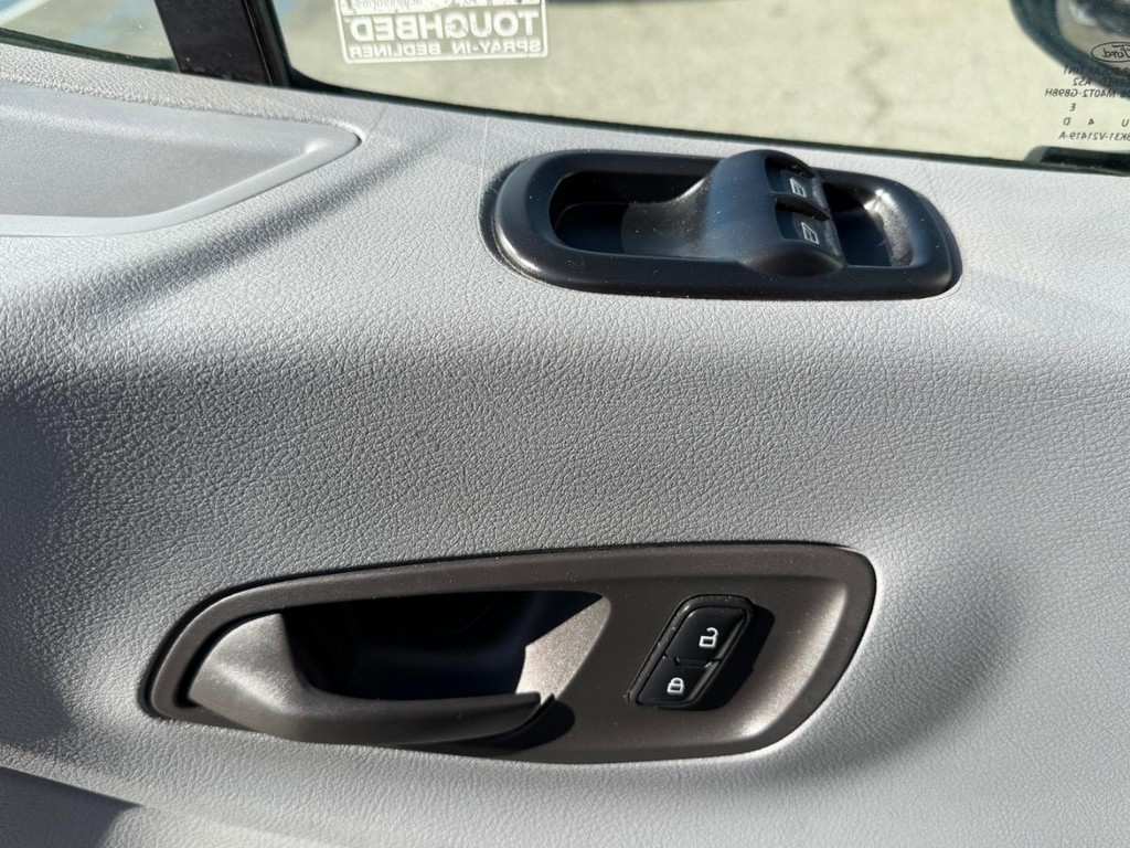 Ford Transit 350 Vehicle Full-screen Gallery Image 33