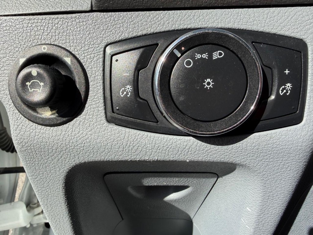 Ford Transit 350 Vehicle Full-screen Gallery Image 34