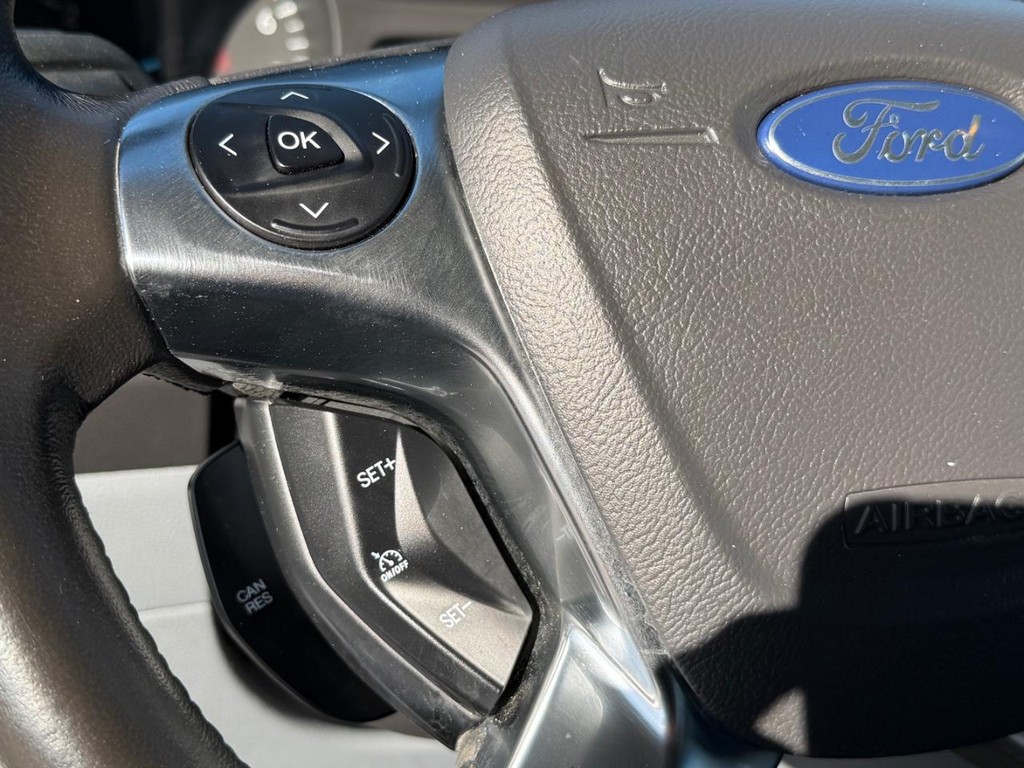 Ford Transit 350 Vehicle Full-screen Gallery Image 36