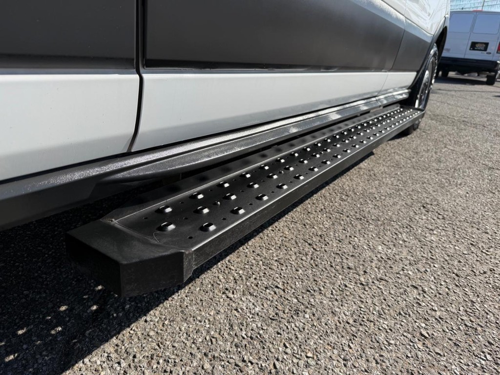 Ford Transit 350 Vehicle Full-screen Gallery Image 40