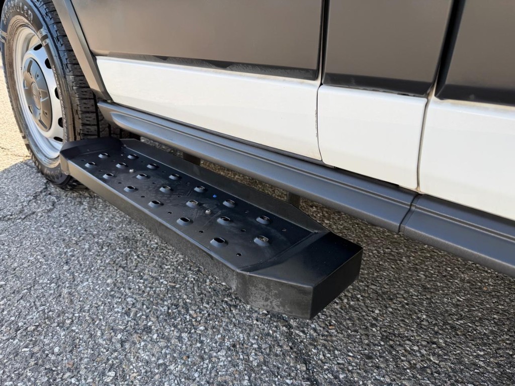 Ford Transit 350 Vehicle Full-screen Gallery Image 41