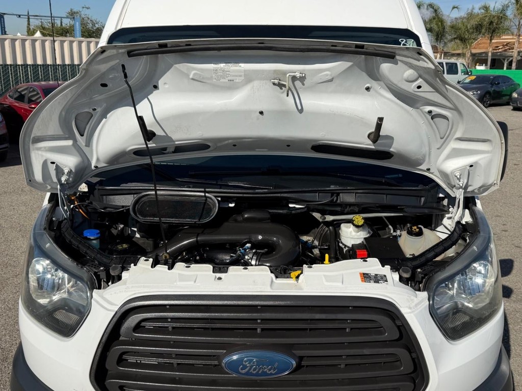 Ford Transit 350 Vehicle Full-screen Gallery Image 44