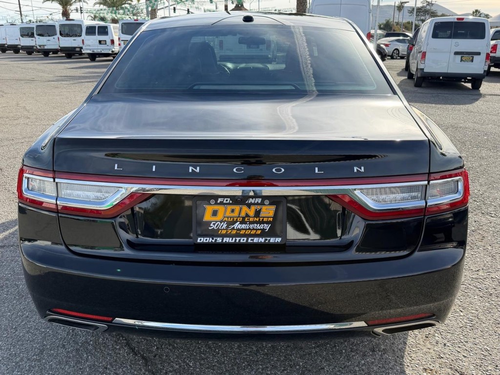 Lincoln Continental Vehicle Full-screen Gallery Image 08