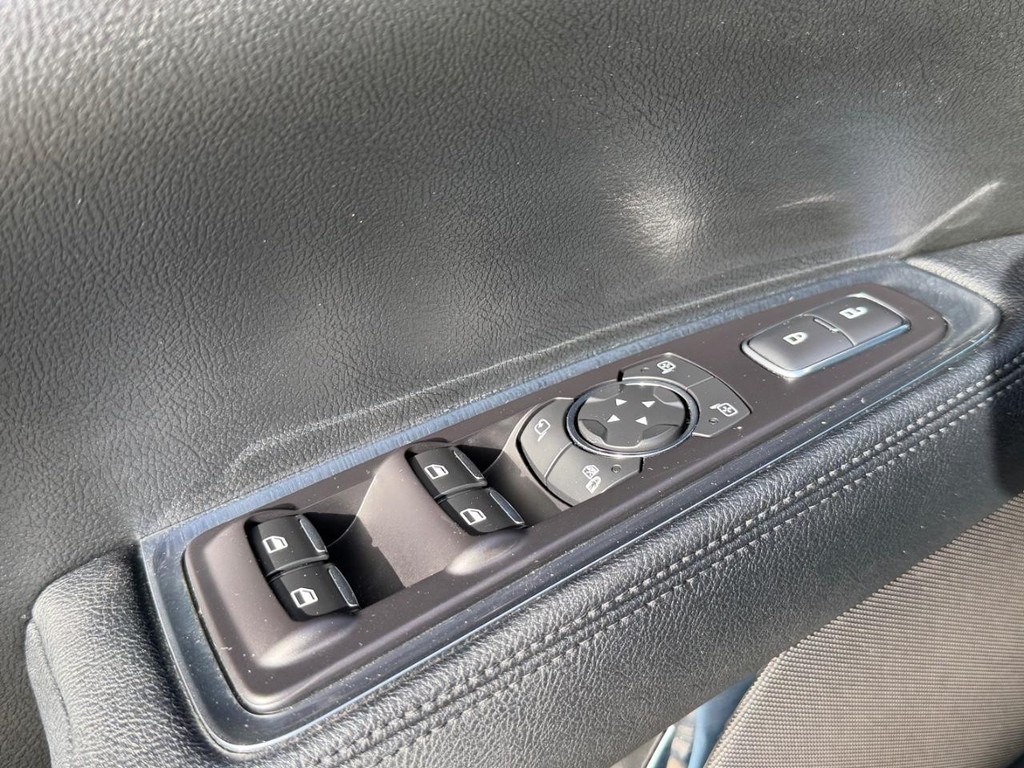 Lincoln Continental Vehicle Full-screen Gallery Image 30