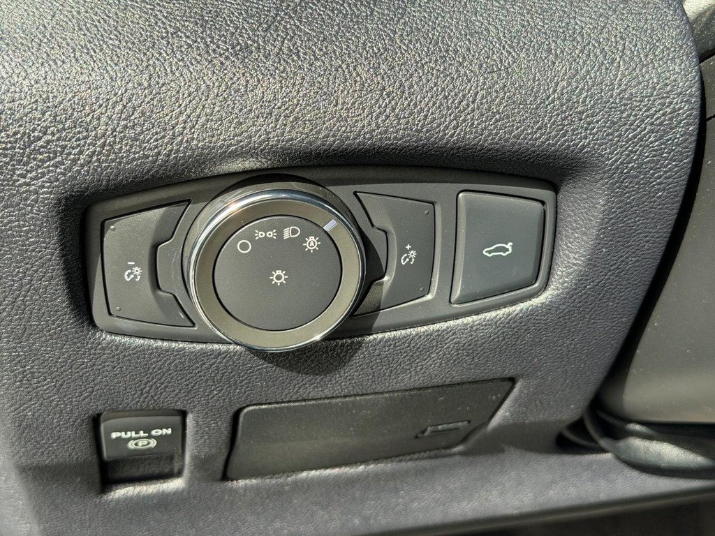 Lincoln Continental Vehicle Full-screen Gallery Image 34