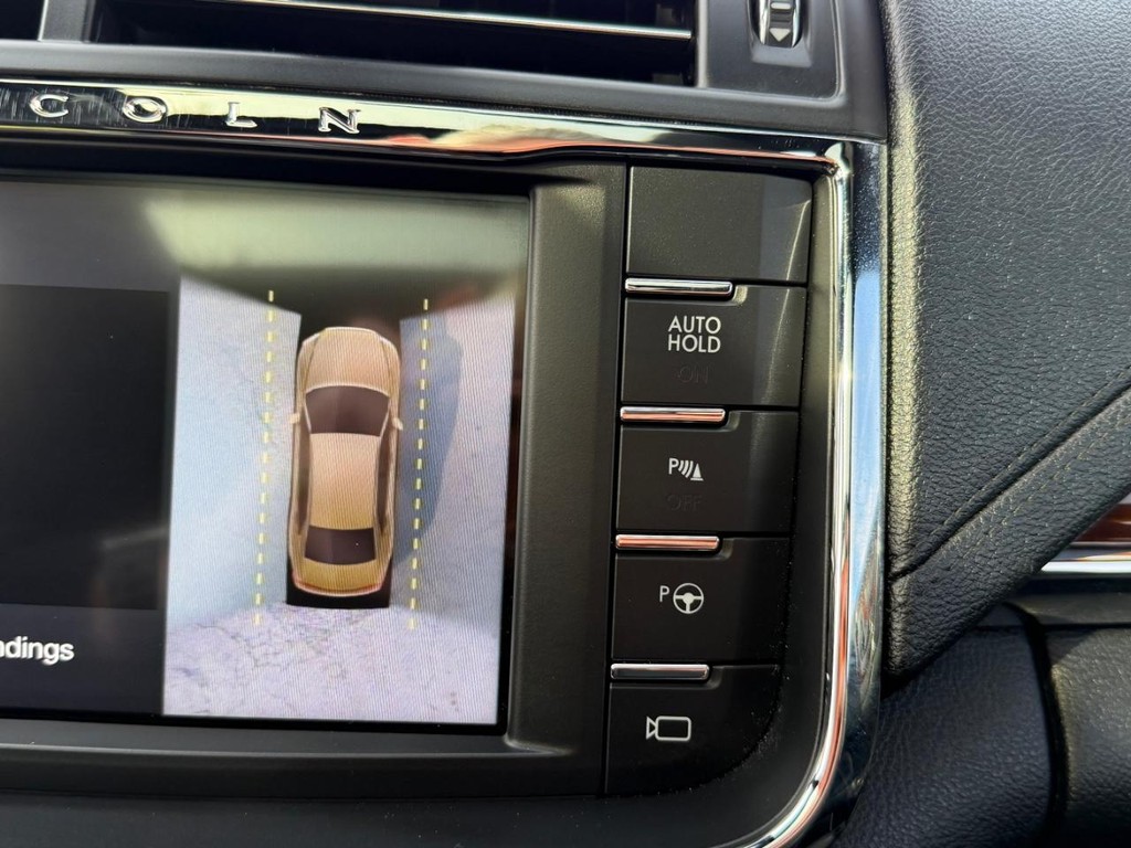 Lincoln Continental Vehicle Full-screen Gallery Image 39