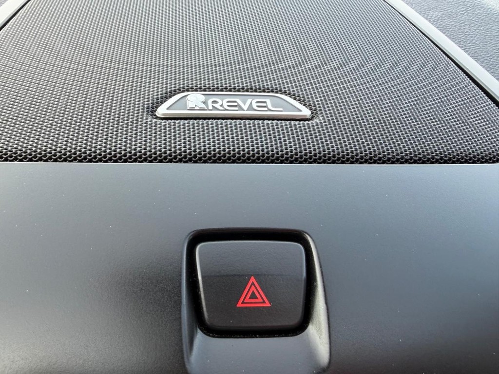 Lincoln Continental Vehicle Full-screen Gallery Image 41