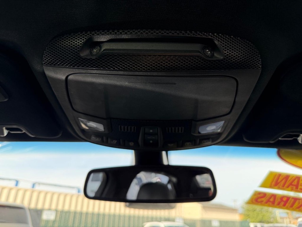 Lincoln Continental Vehicle Full-screen Gallery Image 44