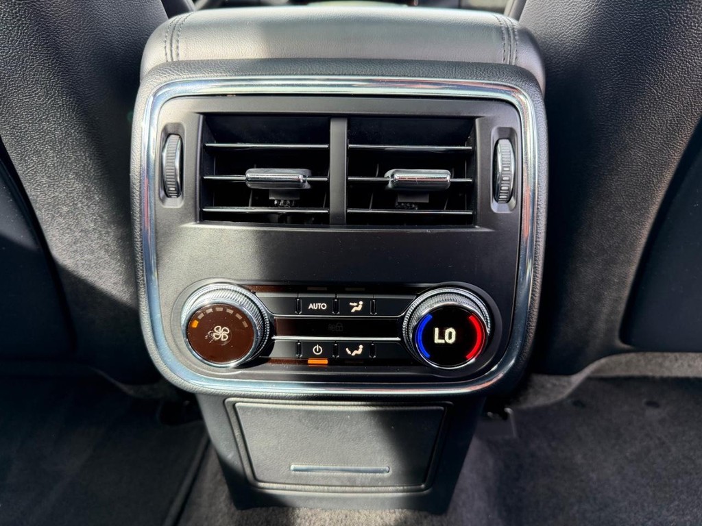 Lincoln Continental Vehicle Full-screen Gallery Image 47