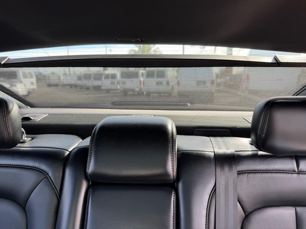 Lincoln Continental Vehicle Full-screen Gallery Image 48