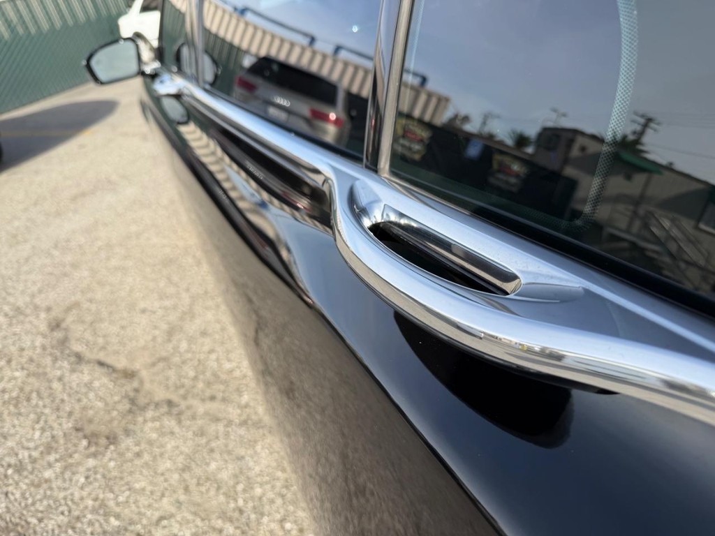 Lincoln Continental Vehicle Full-screen Gallery Image 53