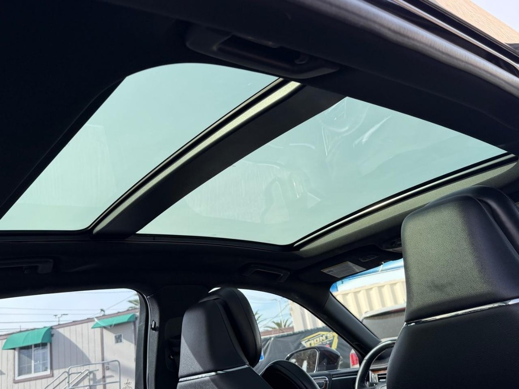 Lincoln Continental Vehicle Full-screen Gallery Image 56