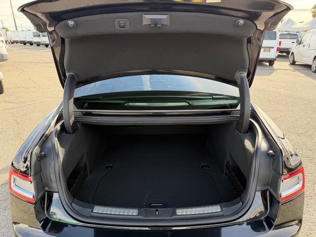 Lincoln Continental Vehicle Full-screen Gallery Image 57