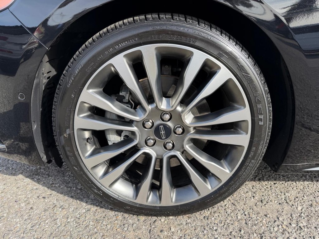 Lincoln Continental Vehicle Full-screen Gallery Image 59