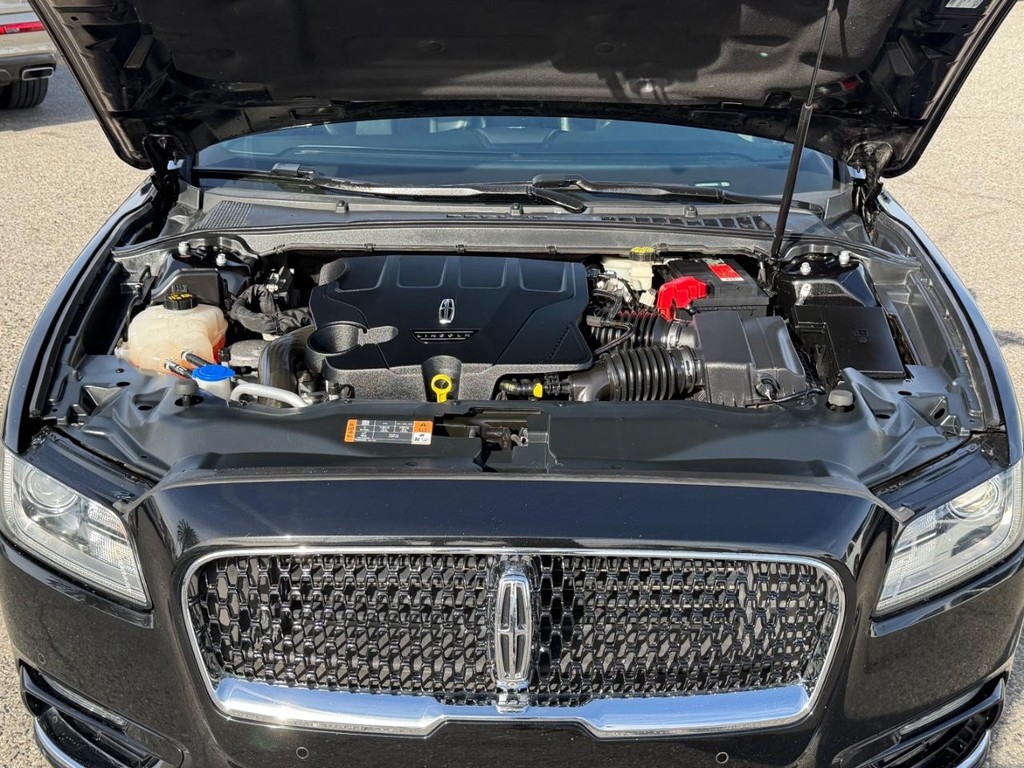 Lincoln Continental Vehicle Full-screen Gallery Image 61