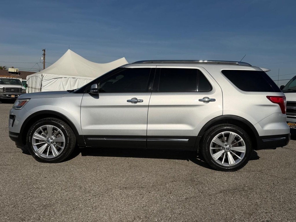 Ford Explorer Vehicle Full-screen Gallery Image 11