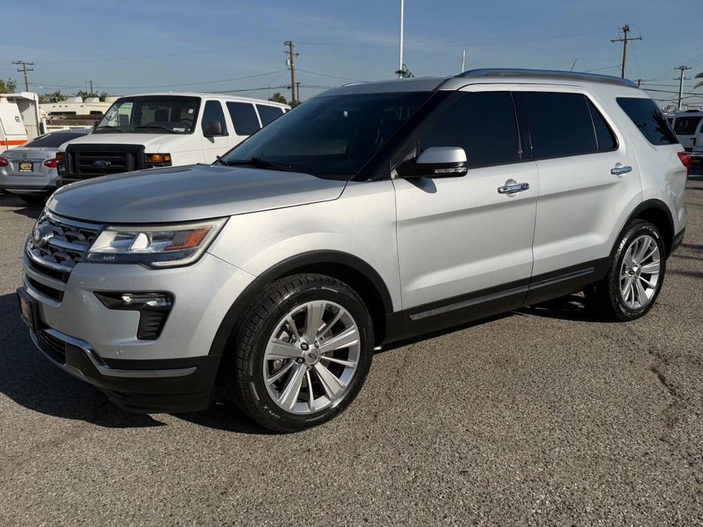 Ford Explorer Vehicle Full-screen Gallery Image 12