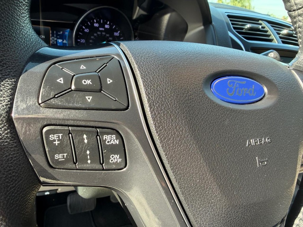 Ford Explorer Vehicle Full-screen Gallery Image 28