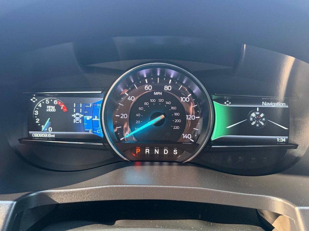 Ford Explorer Vehicle Full-screen Gallery Image 33