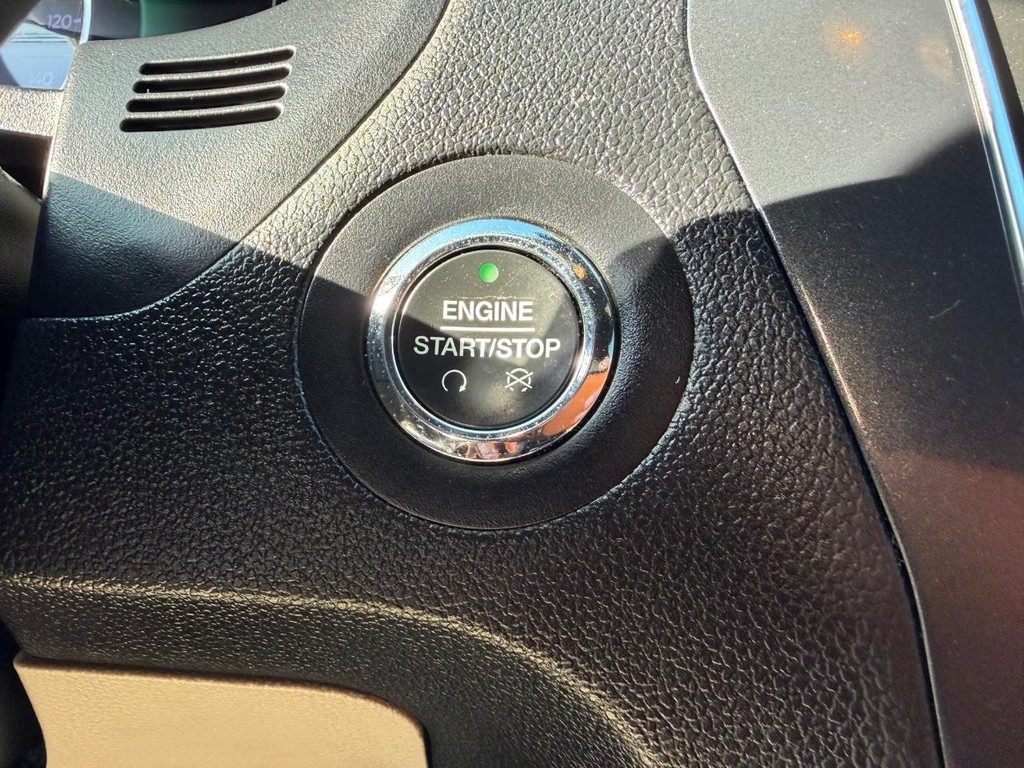 Ford Explorer Vehicle Full-screen Gallery Image 34