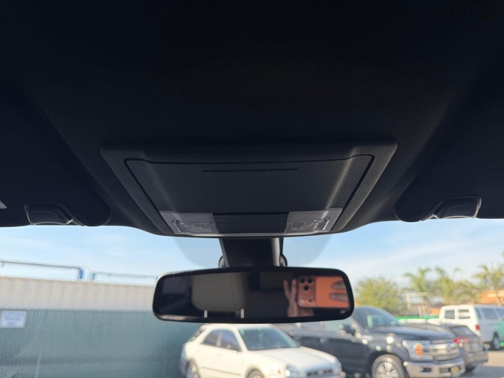 Ford Explorer Vehicle Full-screen Gallery Image 36