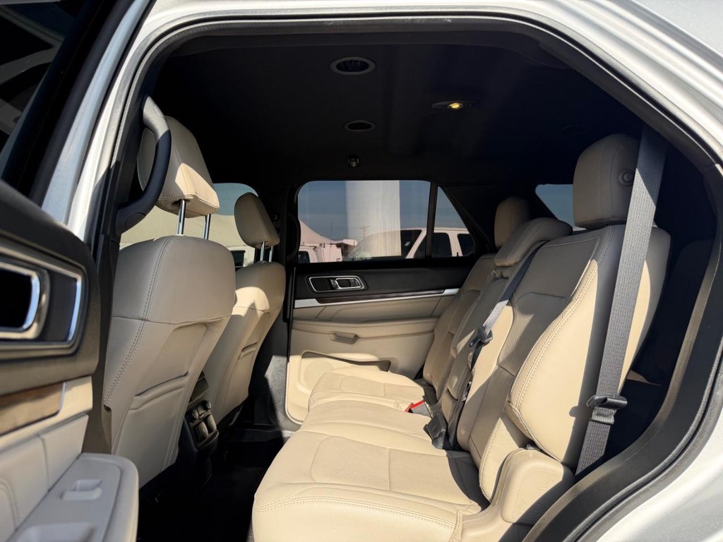 Ford Explorer Vehicle Full-screen Gallery Image 41