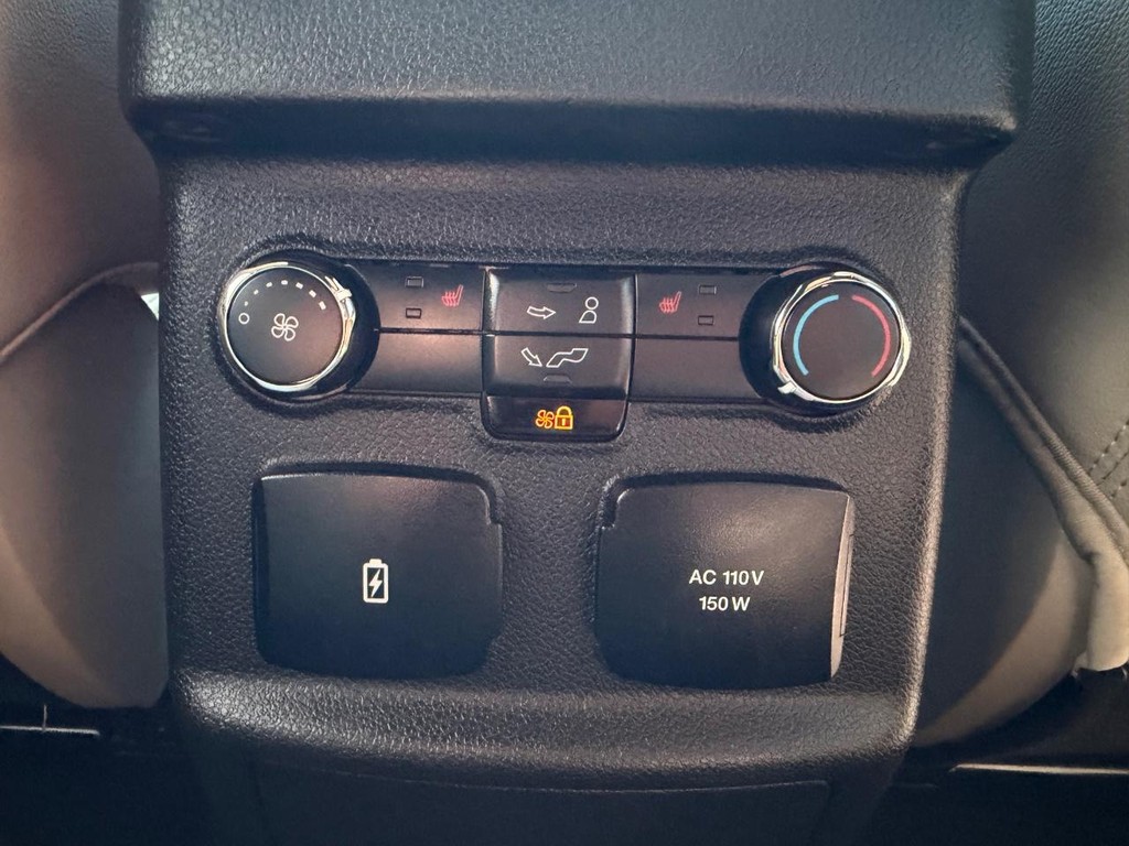 Ford Explorer Vehicle Full-screen Gallery Image 43