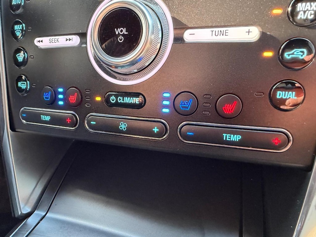 Ford Explorer Vehicle Full-screen Gallery Image 45