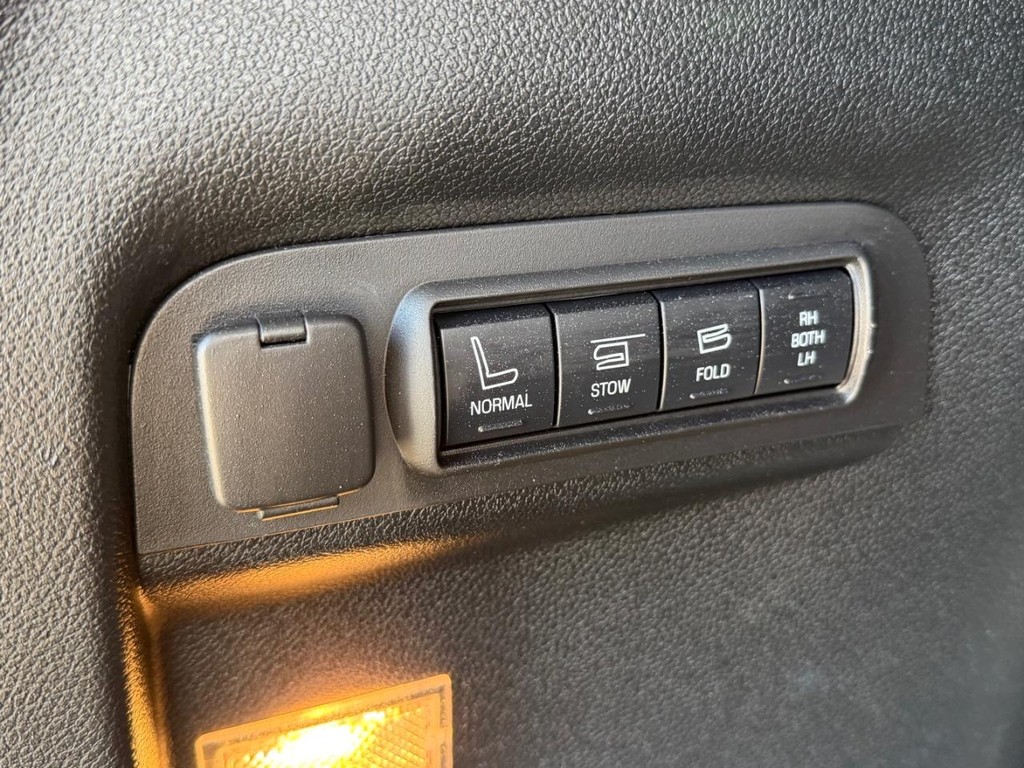 Ford Explorer Vehicle Full-screen Gallery Image 58