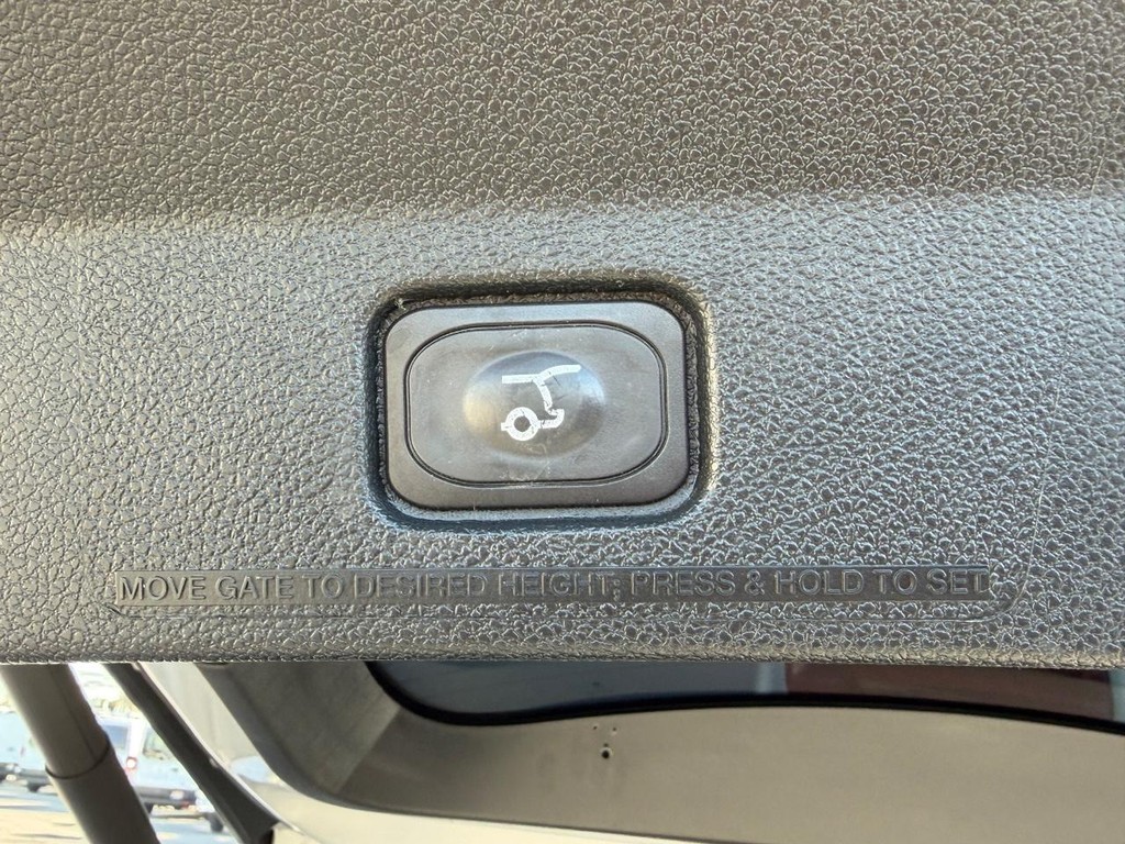 Ford Explorer Vehicle Full-screen Gallery Image 59