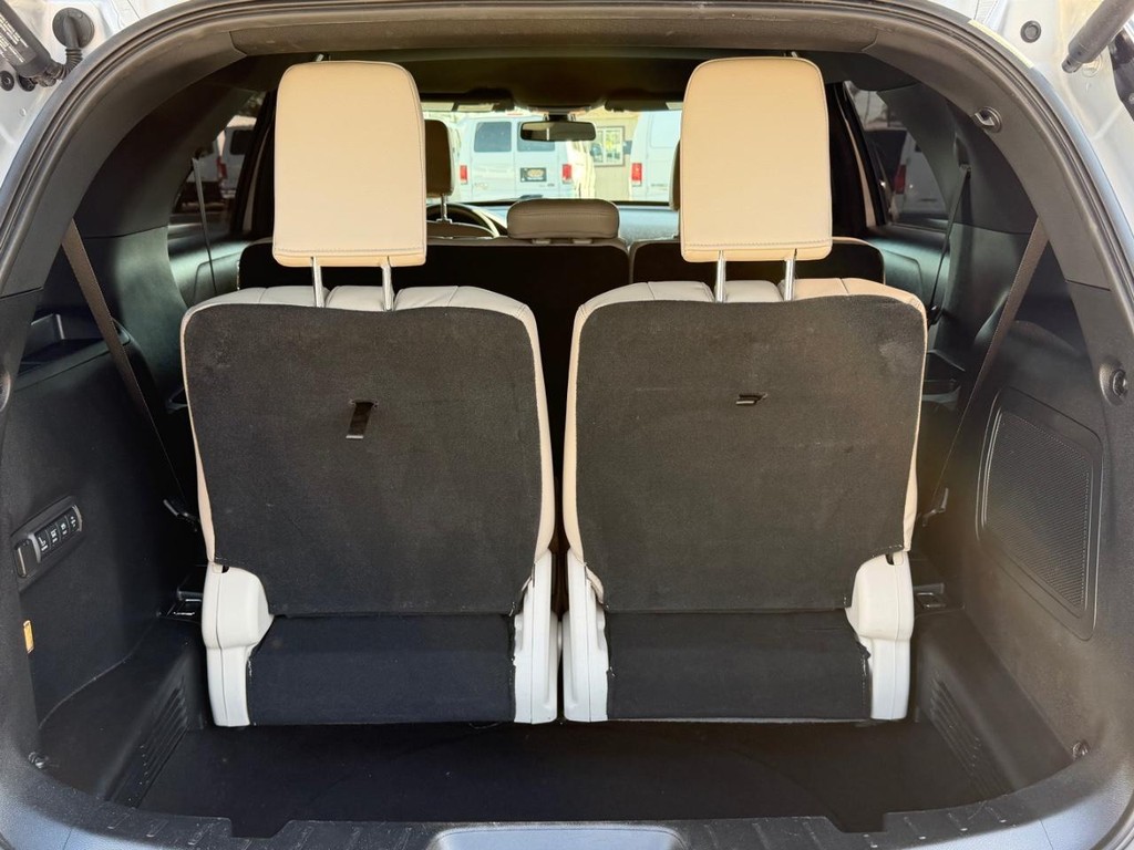 Ford Explorer Vehicle Full-screen Gallery Image 61