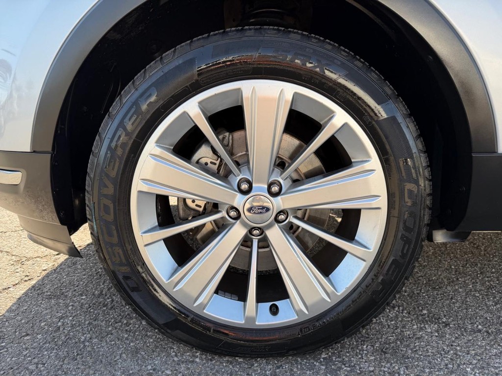 Ford Explorer Vehicle Full-screen Gallery Image 65