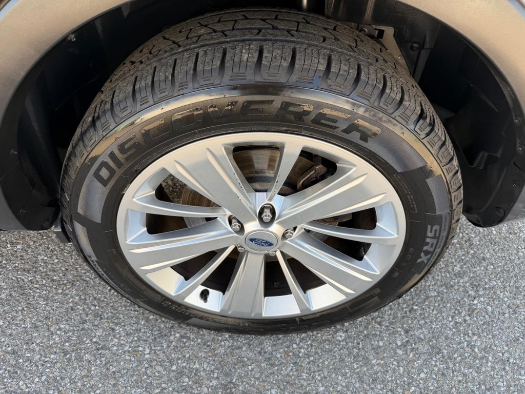 Ford Explorer Vehicle Full-screen Gallery Image 66